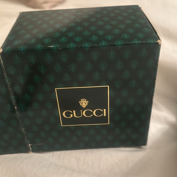 Authentic Gucci Ladies Gold Watch, date, second hand - Picture 5 of 7